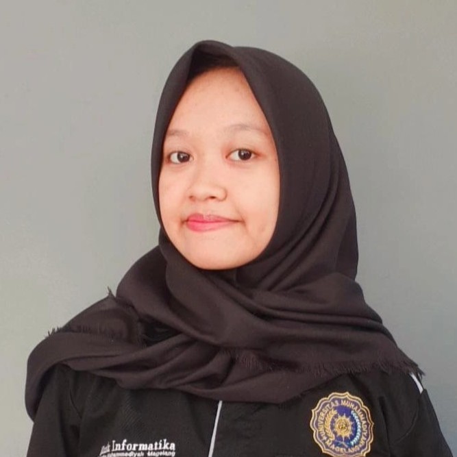 Mahasiswa Teknik Informatika UNIMMA pria mengangkat sertifikat dengan senyum bangga di aula kampus